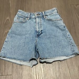 H&M high-waisted mom jean shorts